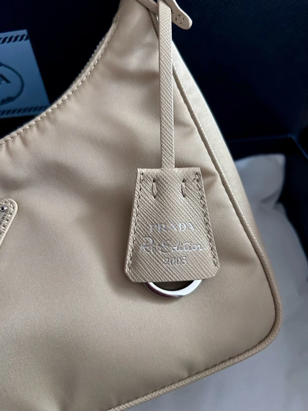 Authentic Prada Re-Edition 2005 Mini - Picture 3 of 14